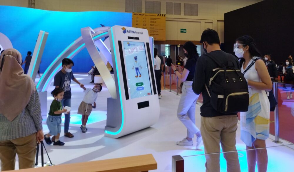Membuat Avatar di booth Astra Finansial