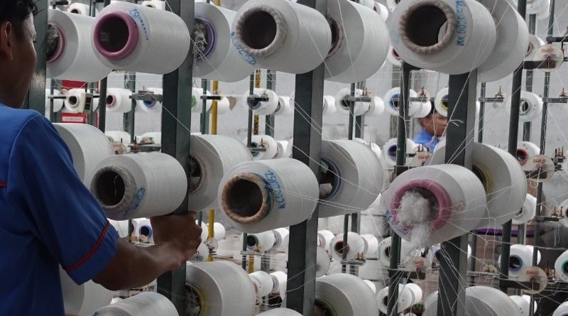 karyawan pabrik tekstil BELL